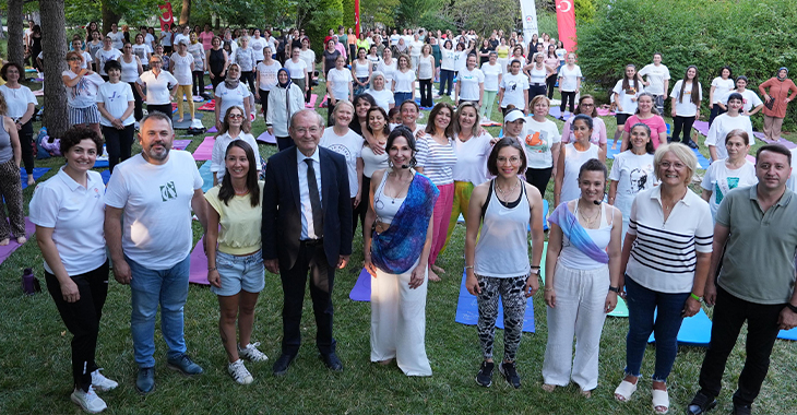 Denizli Büyükşehir Belediyesi tarafından “Dünya Yoga Günü” kapsamında düzenlenen yoga