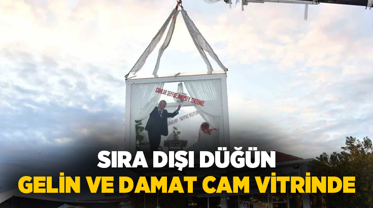 Muğla’nın Fethiye ilçesinde sıra dışı düğün organizasyonunda cam vitrine alınan