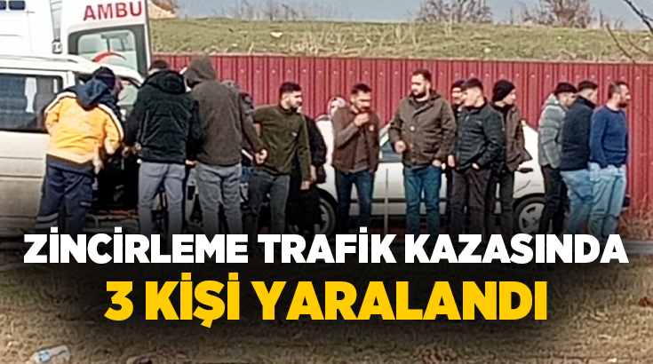 Afyonkarahisar'da 4 otomobilin çarpışması sonucu meydana gelen zincirleme trafik kazasında