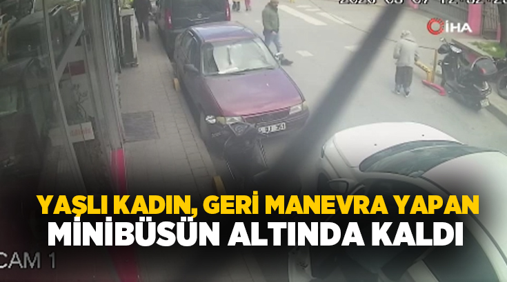 İstanbul Fatih’te sokak üzerinde yürüyen yaşlı kadın, geri manevra yapan