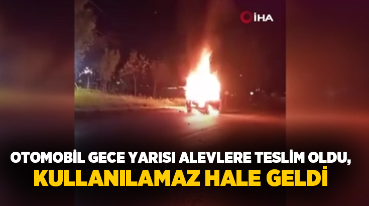 Bursa’da park halindeki otomobil, gece saatlerinde alevlere teslim oldu. İtfaiye