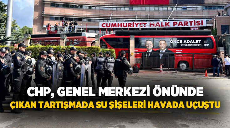 Cumhuriyet Halk Partisi (CHP) Genel Merkezi önünde partililer arasında çıkan