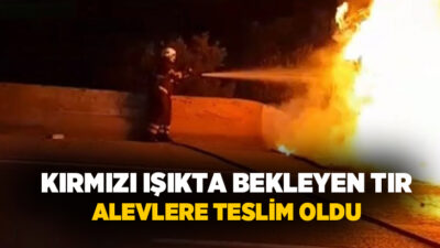 Antalya’da kırmızı ışıkta bekleyen çimento yüklü tırda yangın çıktı. İtfaiye