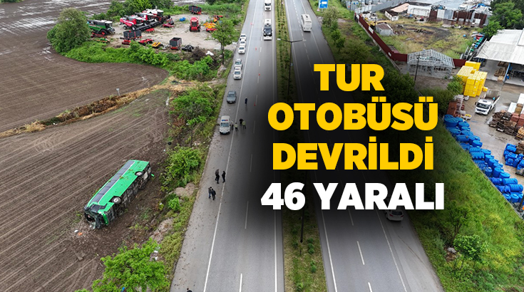 Çanakkale’nin Biga ilçesinde Ankara’dan Çanakkale’ye gelen tur otobüsü ilçe girişinde