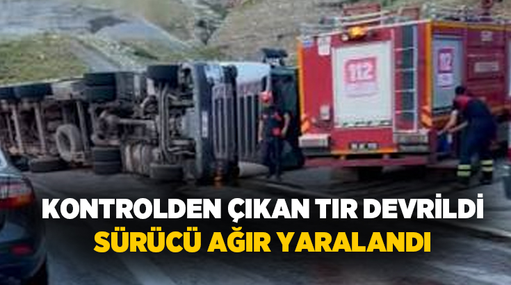 Siirt-Eruh karayolunda kontrolden çıkan tırın devrildiği kazada sürücü ağır yaralandı.