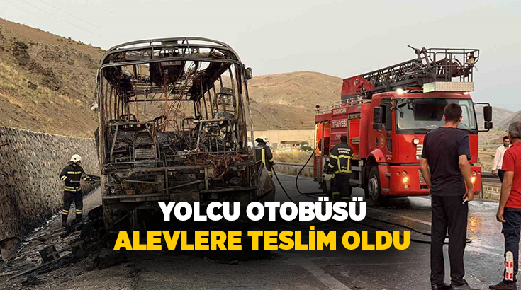 Erzincan-Sivas karayolunda seyir halindeki yolcu otobüsünde yangın çıktı. İtfaiye ekiplerinin