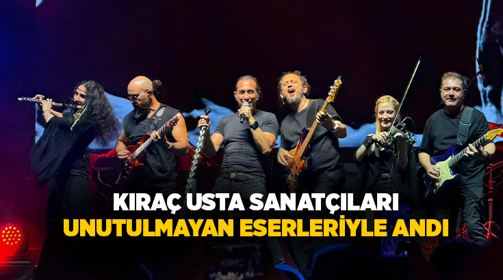 Denizli'nin Bekilli ilçesinde düzenlenen üzüm festivalinde sahne alan ünlü sanatçı