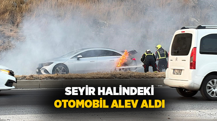 Aydın'ın Söke ilçesinde seyir halinde bir otomobilde çıkan yangında araçta