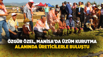Yeni Parti Genel Başkanı Özgür Özel, Manisa'nın Şehzadeler ilçesinde üzüm