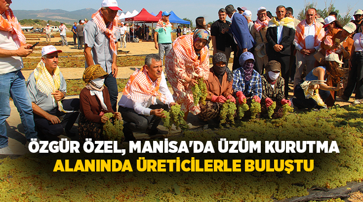 Yeni Parti Genel Başkanı Özgür Özel, Manisa'nın Şehzadeler ilçesinde üzüm