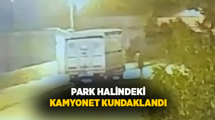 Konya’nın Karapınar ilçesinde park halindeki bir kamyonet kimliği belirsiz bir