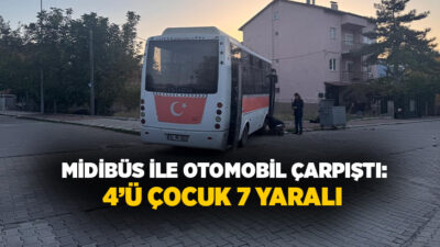 Uşak’ta şehir içi yolcu midibüsü ile otomobilin çarpışması sonucu 4’ü