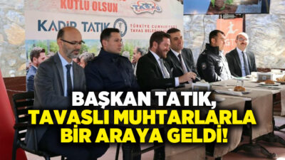 Denizli'nin Tavas ilçesinde 19 Ekim Muhtarlar Günü dolayısıyla çelenk sunma