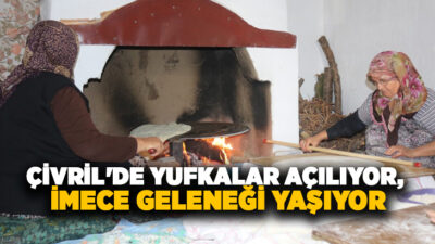 Denizli’nin Çivril ilçesine bağlı Çatlar Mahallesi’nde kadınlar, kışlık ekmek hazırlığı
